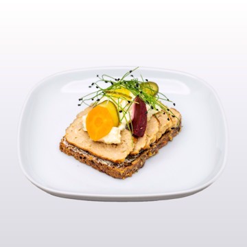 Dansk smørbrød med frikadelle